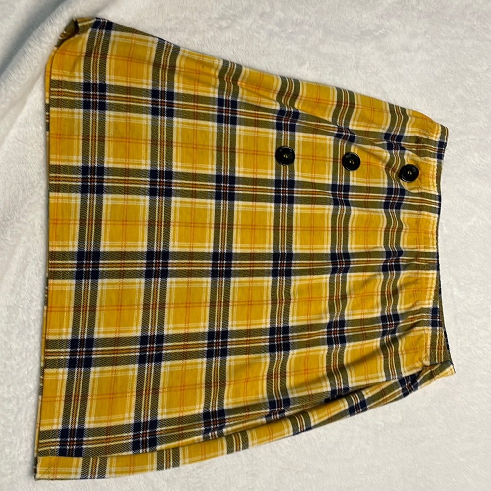 SHEIN
womens
M
Yellow plaid skirt with buttons down the front nwot